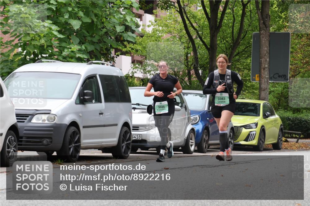 21.09.2025 - PSD Bank Halbmarathon Luisa Fischer http://msf.ph/oto/8922216 21.09.2025 12:08:20 Laufen 3418, 3535, 3383 meine-sportfotos.de