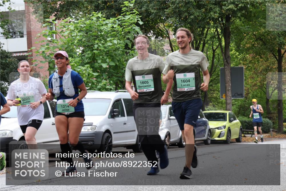 21.09.2025 - PSD Bank Halbmarathon Luisa Fischer http://msf.ph/oto/8922352 21.09.2025 12:09:08 Laufen 3225, 1214, 1605, 1604 meine-sportfotos.de