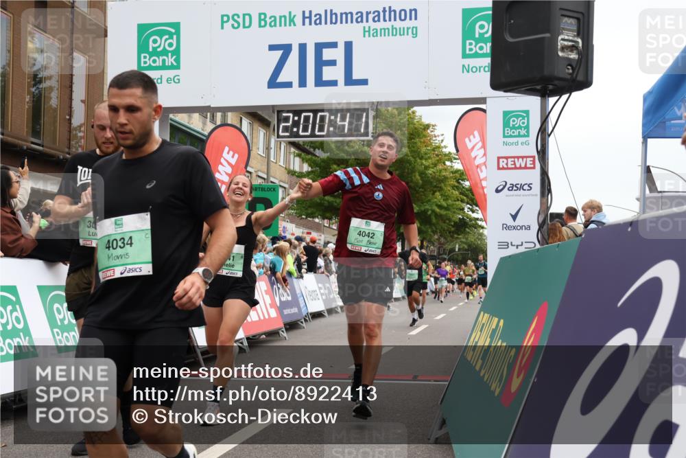 21.09.2025 - PSD Bank Halbmarathon Strokosch-Dieckow http://msf.ph/oto/8922413 21.09.2025 12:00:04 Ziel 1481, 1741, 1948, 2530, 2721, 2782, 2918, 2929, 3048, 4034, 4042 meine-sportfotos.de