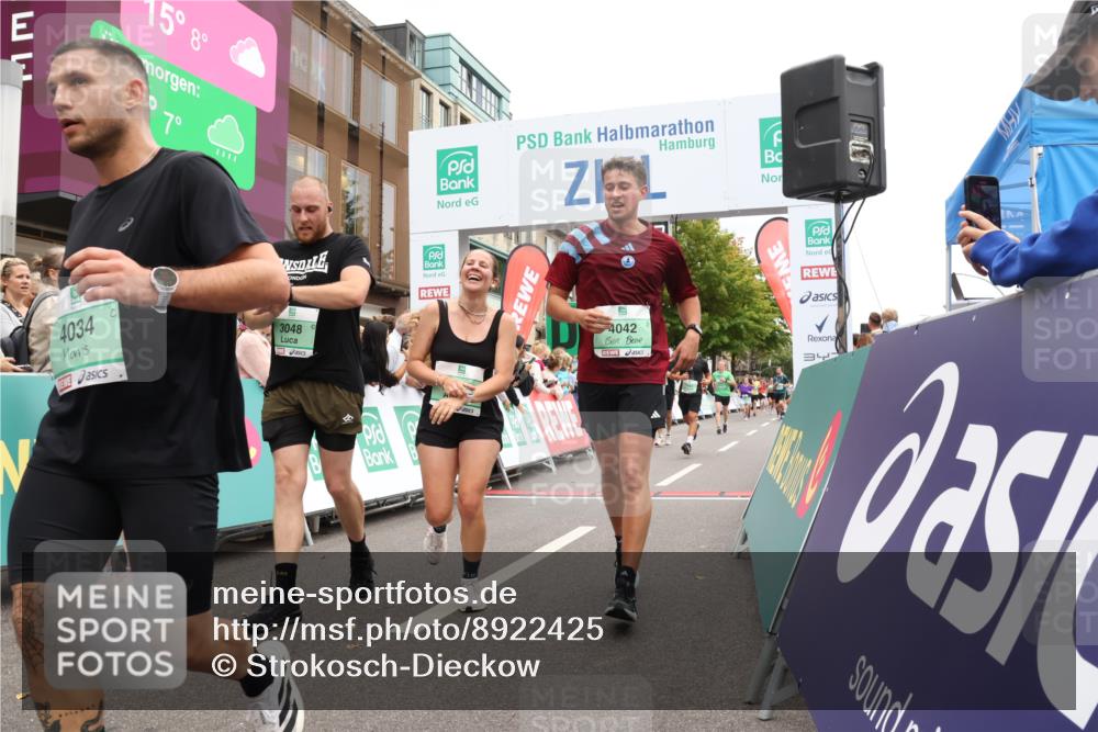 21.09.2025 - PSD Bank Halbmarathon Strokosch-Dieckow http://msf.ph/oto/8922425 21.09.2025 12:00:05 Ziel 1481, 1741, 1948, 2530, 2721, 2782, 2929, 3048, 3094, 4034, 4042 meine-sportfotos.de