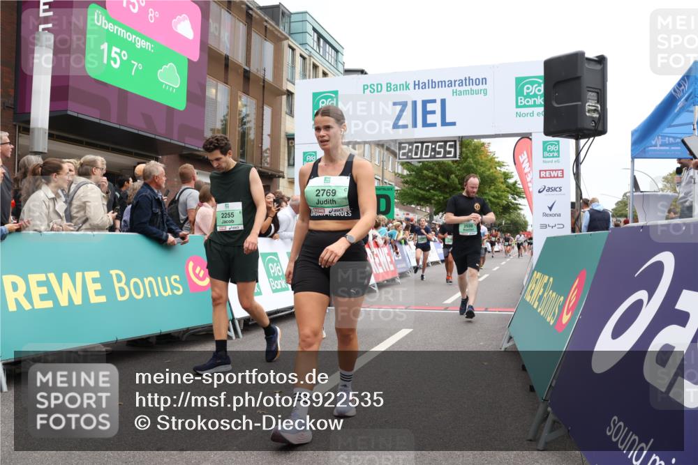 21.09.2025 - PSD Bank Halbmarathon Strokosch-Dieckow http://msf.ph/oto/8922535 21.09.2025 12:00:19 Ziel 1104, 1162, 1934, 2255, 2314, 2529, 2538, 2640, 2648, 2769, 2801, 3738, 3906 meine-sportfotos.de