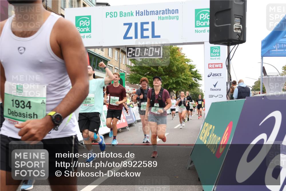21.09.2025 - PSD Bank Halbmarathon Strokosch-Dieckow http://msf.ph/oto/8922589 21.09.2025 12:00:27 Ziel 1104, 1162, 1912, 1934, 2329, 2373, 2466, 2467, 2519, 2529, 2666, 2744, 3046, 3364 meine-sportfotos.de