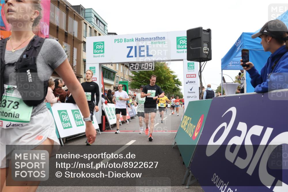 21.09.2025 - PSD Bank Halbmarathon Strokosch-Dieckow http://msf.ph/oto/8922627 21.09.2025 12:00:32 Ziel 1159, 1912, 2329, 2373, 2466, 2467, 2473, 2519, 2666, 2697, 2723, 2744, 3046, 3364, 3603, 3984 meine-sportfotos.de
