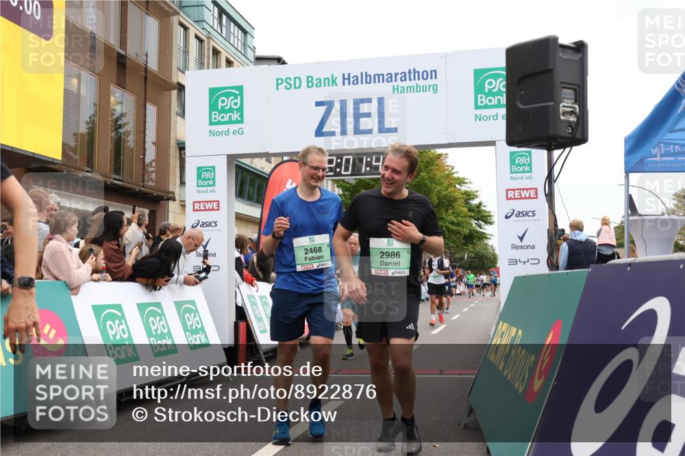 21.09.2025 - PSD Bank Halbmarathon Strokosch-Dieckow http://msf.ph/oto/8922876 21.09.2025 12:01:05 Ziel 1203, 1477, 2468, 2481, 2668, 2803, 2853, 2986, 3172, 4009 meine-sportfotos.de
