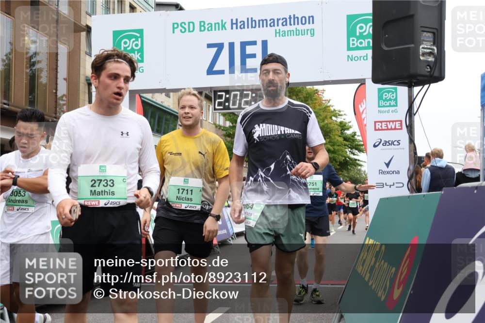 21.09.2025 - PSD Bank Halbmarathon Strokosch-Dieckow http://msf.ph/oto/8923112 21.09.2025 12:01:33 Ziel 1357, 1376, 1711, 1789, 2597, 2686, 2733, 2751, 2943, 2978, 3011, 3053, 3083, 3098, 3186, 3187, 3352, 3951, 3964, 4038 meine-sportfotos.de