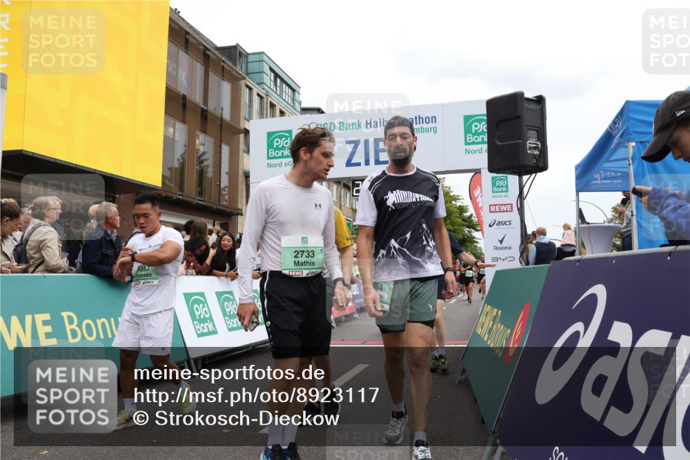 21.09.2025 - PSD Bank Halbmarathon Strokosch-Dieckow http://msf.ph/oto/8923117 21.09.2025 12:01:33 Ziel 1357, 1376, 1711, 1789, 2597, 2686, 2733, 2751, 2943, 2978, 3011, 3053, 3083, 3098, 3186, 3187, 3352, 3951, 3964, 4038 meine-sportfotos.de
