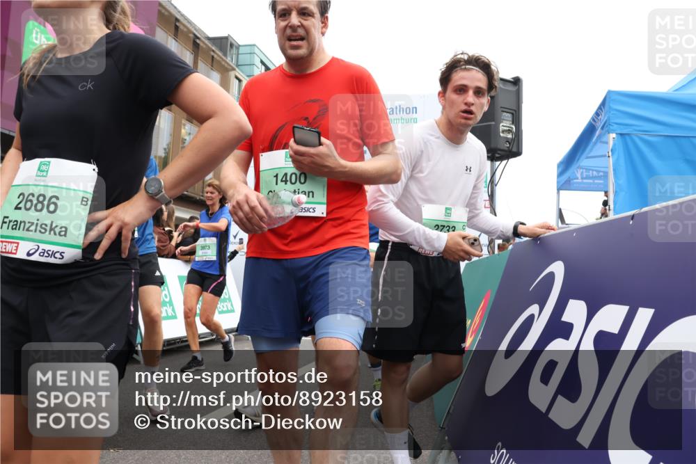21.09.2025 - PSD Bank Halbmarathon Strokosch-Dieckow http://msf.ph/oto/8923158 21.09.2025 12:01:43 Ziel 1201, 1261, 1373, 1376, 1395, 1400, 1585, 1789, 2345, 2367, 2495, 2686, 2730, 2753, 2766, 2819, 2943, 3011, 3132, 3187, 3352, 3406, 3565, 3951, 3973 meine-sportfotos.de