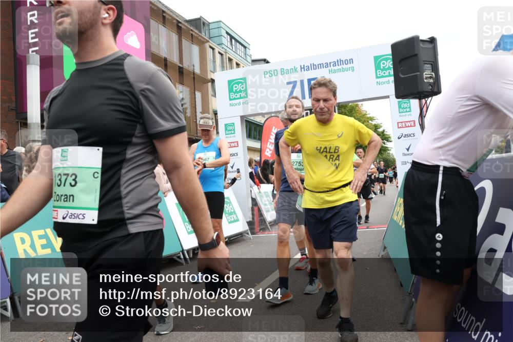 21.09.2025 - PSD Bank Halbmarathon Strokosch-Dieckow http://msf.ph/oto/8923164 21.09.2025 12:01:48 Ziel 1201, 1261, 1373, 1395, 1585, 2345, 2346, 2367, 2384, 2418, 2495, 2710, 2730, 2753, 2766, 2819, 2944, 3081, 3132, 3406, 3952, 3973 meine-sportfotos.de