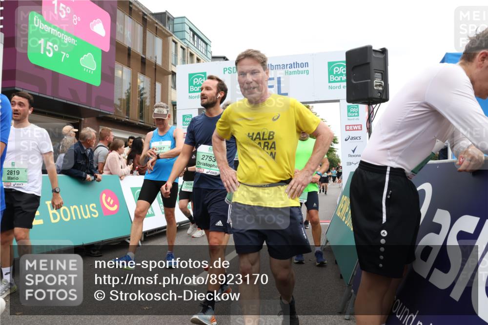 21.09.2025 - PSD Bank Halbmarathon Strokosch-Dieckow http://msf.ph/oto/8923170 21.09.2025 12:01:48 Ziel 1201, 1261, 1373, 1395, 1585, 2345, 2346, 2367, 2384, 2418, 2495, 2710, 2730, 2753, 2766, 2819, 2944, 3081, 3132, 3406, 3952, 3973 meine-sportfotos.de