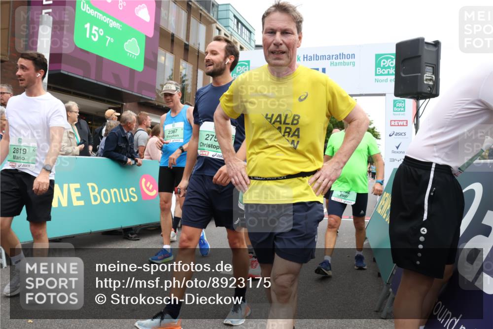 21.09.2025 - PSD Bank Halbmarathon Strokosch-Dieckow http://msf.ph/oto/8923175 21.09.2025 12:01:49 Ziel 1201, 1373, 1395, 1585, 2345, 2346, 2367, 2384, 2418, 2495, 2710, 2730, 2753, 2766, 2819, 2944, 3081, 3132, 3406, 3952, 3973 meine-sportfotos.de
