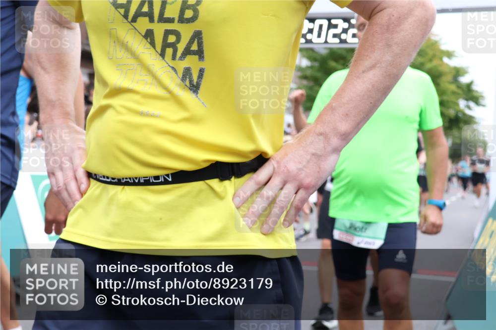 21.09.2025 - PSD Bank Halbmarathon Strokosch-Dieckow http://msf.ph/oto/8923179 21.09.2025 12:01:49 Ziel 1201, 1373, 1395, 1585, 2345, 2346, 2367, 2384, 2418, 2495, 2710, 2730, 2753, 2766, 2819, 2944, 3081, 3132, 3406, 3952, 3973 meine-sportfotos.de