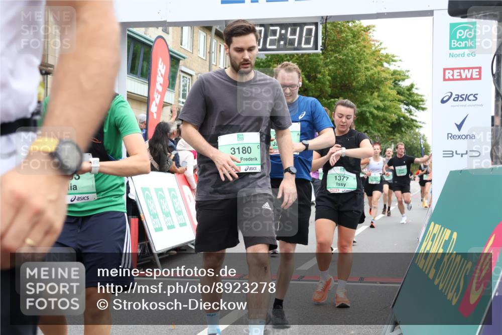 21.09.2025 - PSD Bank Halbmarathon Strokosch-Dieckow http://msf.ph/oto/8923278 21.09.2025 12:02:03 Ziel 1249, 1323, 1377, 1713, 1714, 1929, 2284, 2474, 2514, 2563, 2720, 2741, 2924, 2938, 3067, 3180, 3395, 3814 meine-sportfotos.de