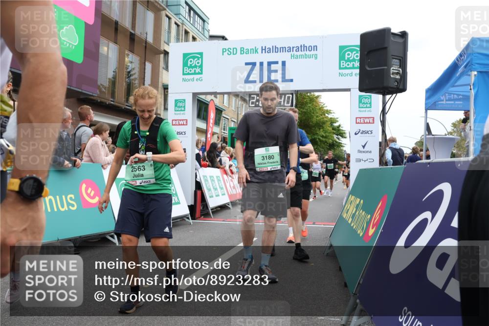 21.09.2025 - PSD Bank Halbmarathon Strokosch-Dieckow http://msf.ph/oto/8923283 21.09.2025 12:02:04 Ziel 1323, 1377, 1713, 1714, 1790, 1929, 2284, 2474, 2514, 2563, 2720, 2741, 2924, 2938, 3180, 3395, 3814 meine-sportfotos.de