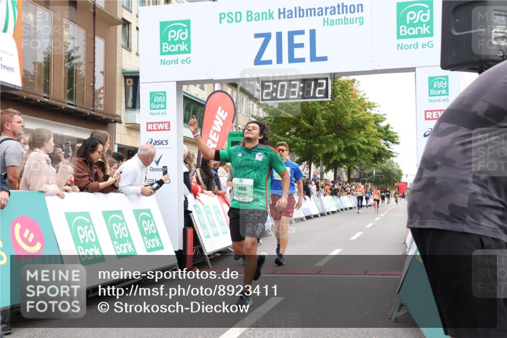 21.09.2025 - PSD Bank Halbmarathon Strokosch-Dieckow http://msf.ph/oto/8923411 21.09.2025 12:02:36 Ziel 1026, 1121, 1466, 1938, 3085, 3105, 3175 meine-sportfotos.de