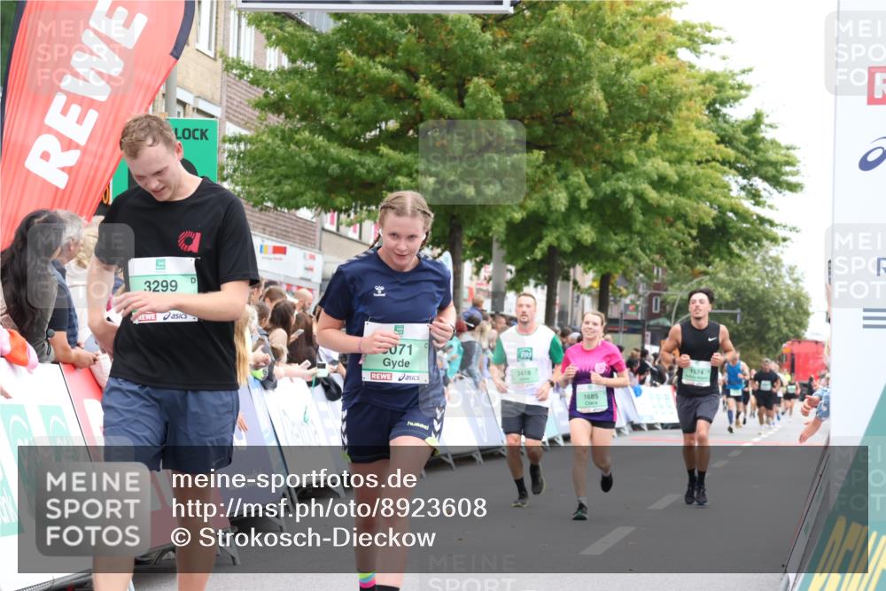 21.09.2025 - PSD Bank Halbmarathon Strokosch-Dieckow http://msf.ph/oto/8923608 21.09.2025 12:02:59 Ziel 1574, 1685, 2448, 3071, 3114, 3130, 3299, 3418 meine-sportfotos.de