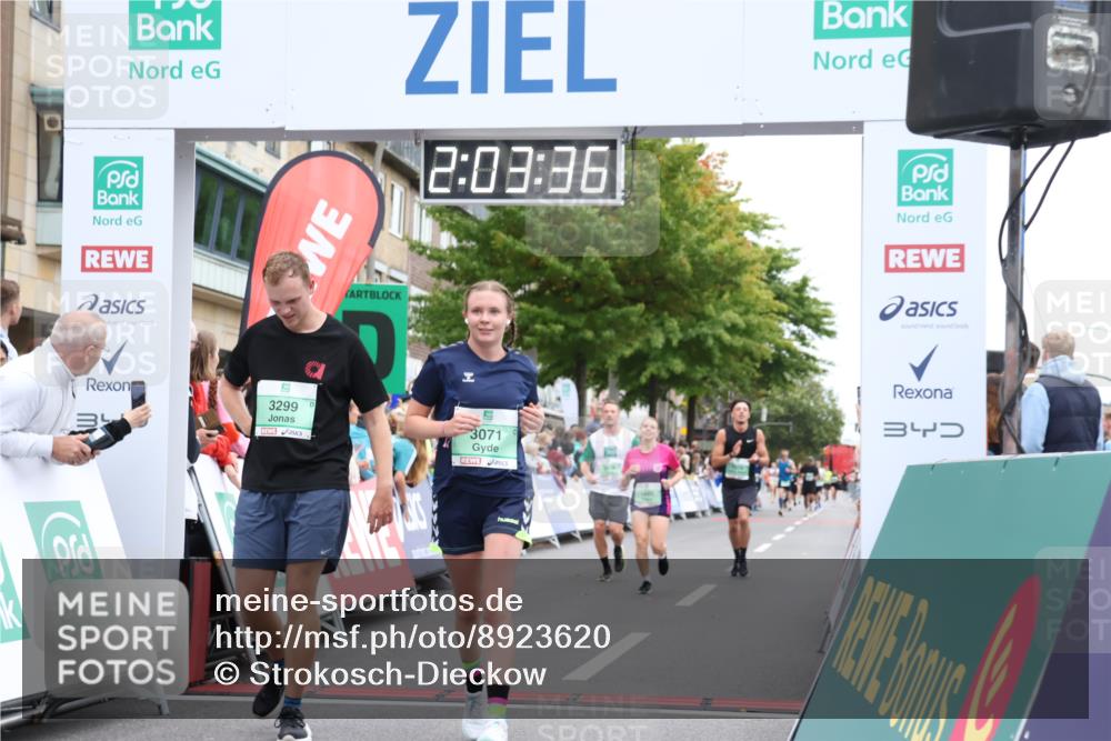 21.09.2025 - PSD Bank Halbmarathon Strokosch-Dieckow http://msf.ph/oto/8923620 21.09.2025 12:03:00 Ziel 1574, 1685, 2448, 3071, 3114, 3130, 3299, 3418 meine-sportfotos.de