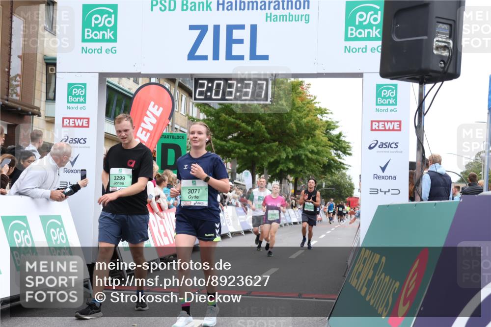 21.09.2025 - PSD Bank Halbmarathon Strokosch-Dieckow http://msf.ph/oto/8923627 21.09.2025 12:03:00 Ziel 1574, 1685, 2448, 3071, 3114, 3130, 3299, 3418 meine-sportfotos.de