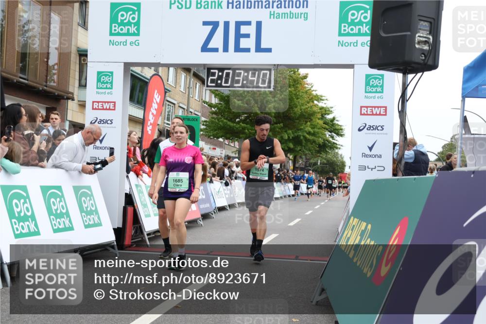 21.09.2025 - PSD Bank Halbmarathon Strokosch-Dieckow http://msf.ph/oto/8923671 21.09.2025 12:03:04 Ziel 1574, 1685, 3071, 3299, 3418 meine-sportfotos.de