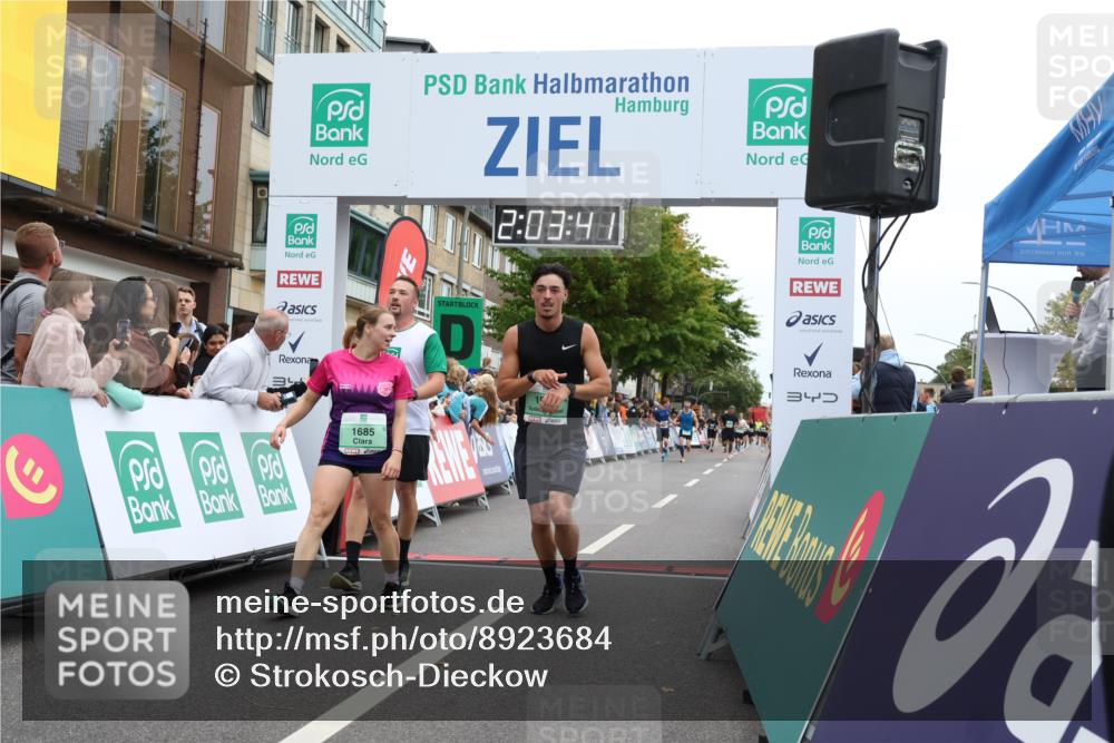 21.09.2025 - PSD Bank Halbmarathon Strokosch-Dieckow http://msf.ph/oto/8923684 21.09.2025 12:03:04 Ziel 1574, 1685, 3071, 3299, 3418 meine-sportfotos.de