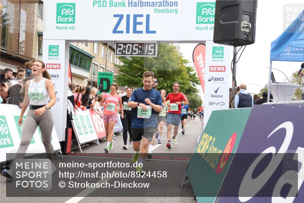 21.09.2025 - PSD Bank Halbmarathon Strokosch-Dieckow http://msf.ph/oto/8924458 21.09.2025 12:04:38 Ziel 1398, 1515, 1853, 2556, 2585, 2854, 3010, 3039, 3056, 3072, 3336, 3512, 3607 meine-sportfotos.de