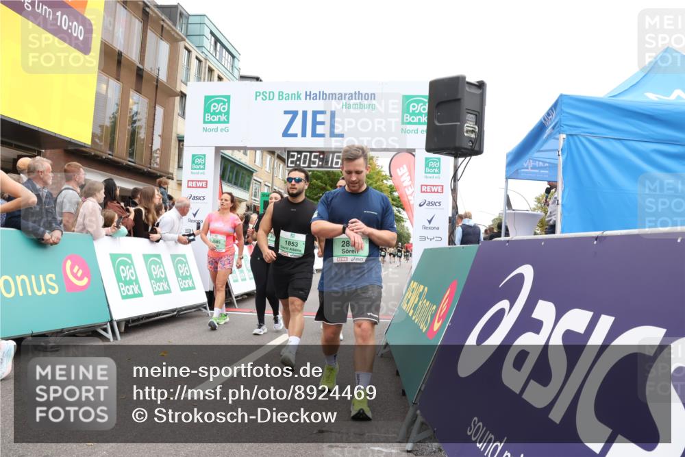 21.09.2025 - PSD Bank Halbmarathon Strokosch-Dieckow http://msf.ph/oto/8924469 21.09.2025 12:04:40 Ziel 1515, 1853, 2556, 2585, 2854, 2960, 3010, 3039, 3056, 3072, 3336, 3512, 3607 meine-sportfotos.de