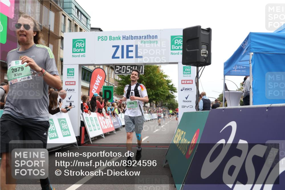 21.09.2025 - PSD Bank Halbmarathon Strokosch-Dieckow http://msf.ph/oto/8924596 21.09.2025 12:05:05 Ziel 2879, 2921, 3116, 3154, 3193, 3358, 3976 meine-sportfotos.de