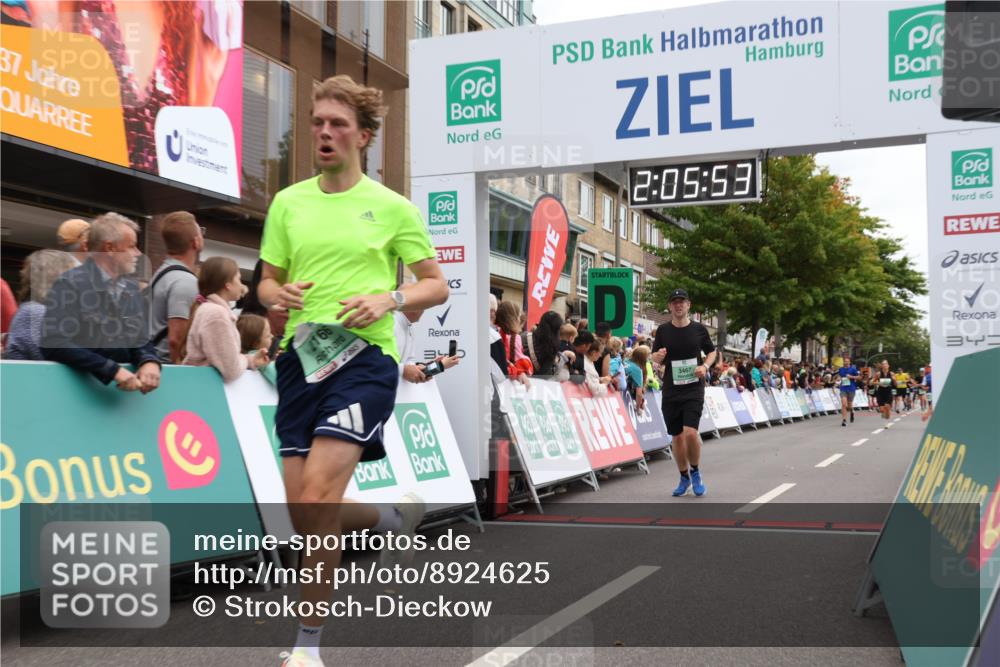 21.09.2025 - PSD Bank Halbmarathon Strokosch-Dieckow http://msf.ph/oto/8924625 21.09.2025 12:05:16 Ziel 2166, 3154, 3467 meine-sportfotos.de