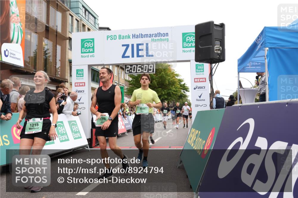 21.09.2025 - PSD Bank Halbmarathon Strokosch-Dieckow http://msf.ph/oto/8924794 21.09.2025 12:05:32 Ziel 1043, 1218, 1219, 1253, 1255, 1387, 2097, 2618, 2890, 3262, 3970, 4021, 4045 meine-sportfotos.de