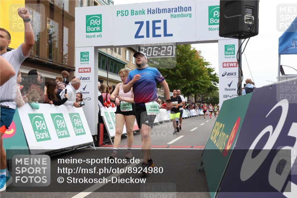 21.09.2025 - PSD Bank Halbmarathon Strokosch-Dieckow http://msf.ph/oto/8924980 21.09.2025 12:05:52 Ziel 1485, 2075, 2262, 2475, 2534, 2963, 3251, 4020, 4022 meine-sportfotos.de