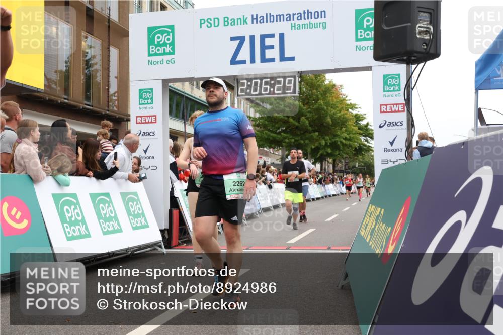 21.09.2025 - PSD Bank Halbmarathon Strokosch-Dieckow http://msf.ph/oto/8924986 21.09.2025 12:05:53 Ziel 1485, 2075, 2262, 2475, 2534, 2963, 3251, 4020, 4022 meine-sportfotos.de