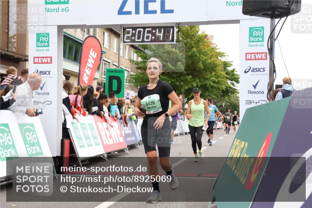 21.09.2025 - PSD Bank Halbmarathon Strokosch-Dieckow http://msf.ph/oto/8925069 21.09.2025 12:06:04 Ziel 1726, 1727, 2446, 3234, 3292, 3428, 3653 meine-sportfotos.de