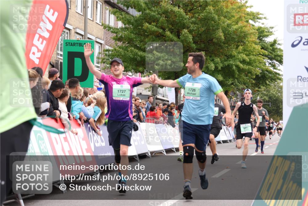 21.09.2025 - PSD Bank Halbmarathon Strokosch-Dieckow http://msf.ph/oto/8925106 21.09.2025 12:06:07 Ziel 1726, 1727, 2013, 2446, 2580, 3234, 3292, 3428 meine-sportfotos.de