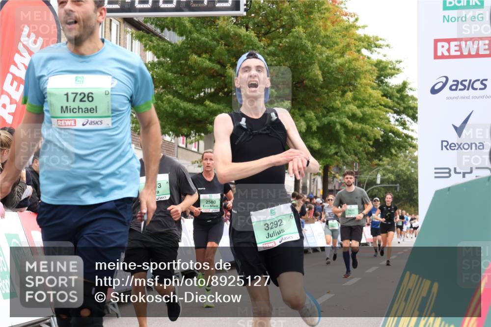 21.09.2025 - PSD Bank Halbmarathon Strokosch-Dieckow http://msf.ph/oto/8925127 21.09.2025 12:06:09 Ziel 1726, 1727, 2013, 2446, 2580, 3292, 3428 meine-sportfotos.de