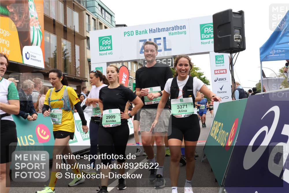 21.09.2025 - PSD Bank Halbmarathon Strokosch-Dieckow http://msf.ph/oto/8925622 21.09.2025 12:07:16 Ziel 1347, 1388, 1571, 1594, 2223, 2628, 2693, 2789, 2999, 3006, 3259, 3371, 3555, 3931 meine-sportfotos.de