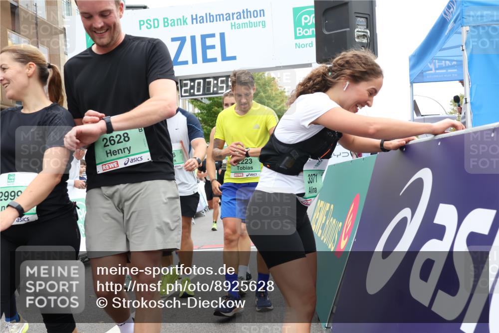 21.09.2025 - PSD Bank Halbmarathon Strokosch-Dieckow http://msf.ph/oto/8925628 21.09.2025 12:07:17 Ziel 1347, 1388, 1571, 1594, 2223, 2628, 2693, 2789, 2999, 3006, 3259, 3371, 3555, 3931 meine-sportfotos.de