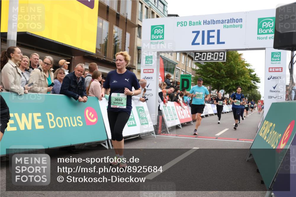 21.09.2025 - PSD Bank Halbmarathon Strokosch-Dieckow http://msf.ph/oto/8925684 21.09.2025 12:07:32 Ziel 1686, 2864, 2942, 3065, 3393, 3692, 4003 meine-sportfotos.de