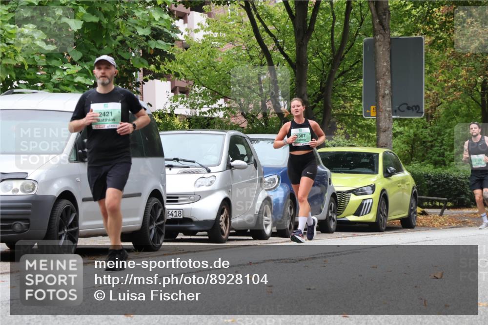 21.09.2025 - PSD Bank Halbmarathon Luisa Fischer http://msf.ph/oto/8928104 21.09.2025 11:38:01 Laufen 2421, 3418, 2307, 3169 meine-sportfotos.de