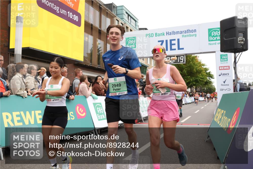 21.09.2025 - PSD Bank Halbmarathon Strokosch-Dieckow http://msf.ph/oto/8928244 21.09.2025 12:07:43 Ziel 2506, 2532, 2942, 2949, 3222, 3393, 3407, 4003 meine-sportfotos.de