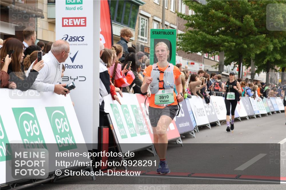 21.09.2025 - PSD Bank Halbmarathon Strokosch-Dieckow http://msf.ph/oto/8928291 21.09.2025 12:07:49 Ziel 2506, 3746, 3910 meine-sportfotos.de