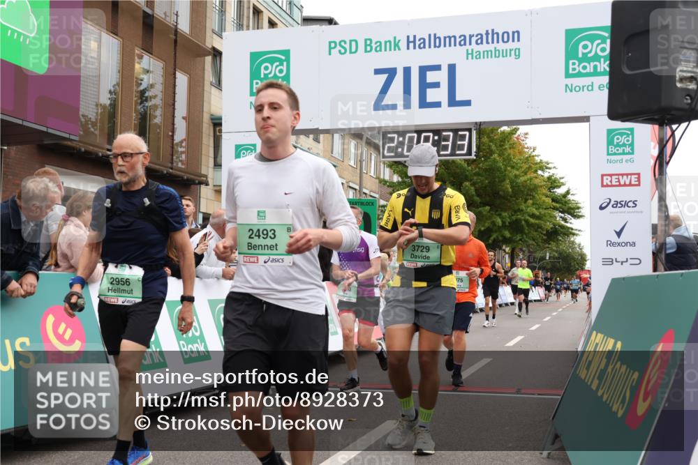 21.09.2025 - PSD Bank Halbmarathon Strokosch-Dieckow http://msf.ph/oto/8928373 21.09.2025 12:07:56 Ziel 2493, 2956, 3396, 3729, 3746, 3910, 3948, 3975 meine-sportfotos.de