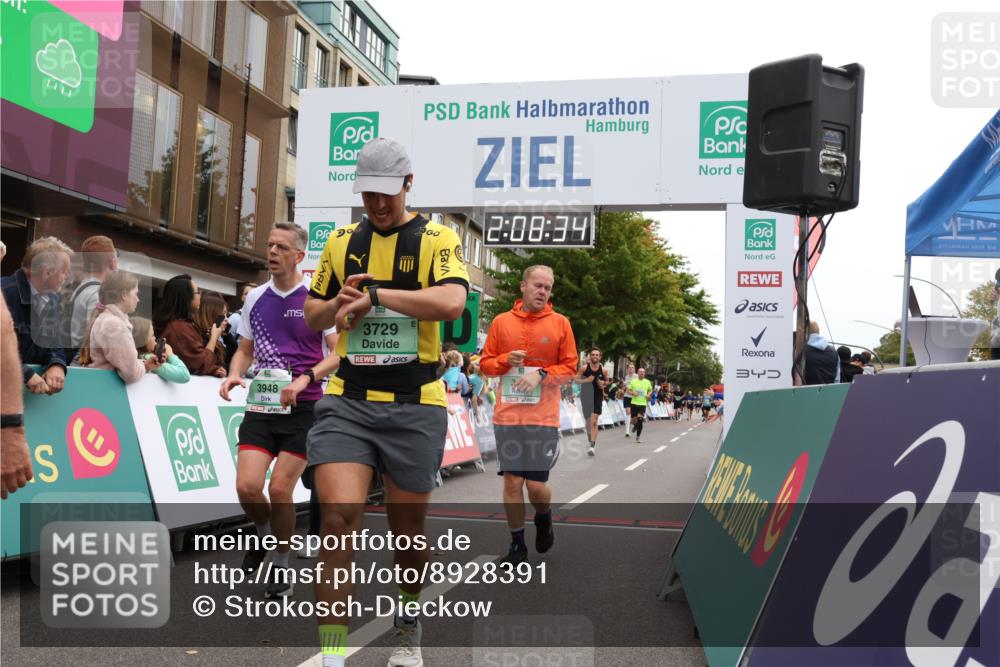 21.09.2025 - PSD Bank Halbmarathon Strokosch-Dieckow http://msf.ph/oto/8928391 21.09.2025 12:07:57 Ziel 2493, 2956, 3396, 3729, 3746, 3948, 3975 meine-sportfotos.de