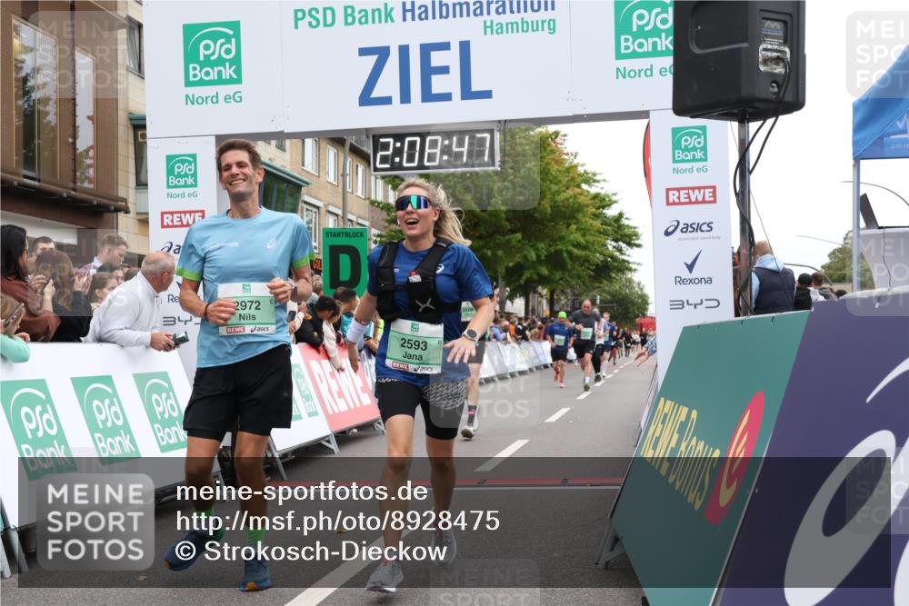 21.09.2025 - PSD Bank Halbmarathon Strokosch-Dieckow http://msf.ph/oto/8928475 21.09.2025 12:08:10 Ziel 2593, 2883, 2972, 3108, 3439, 3505 meine-sportfotos.de