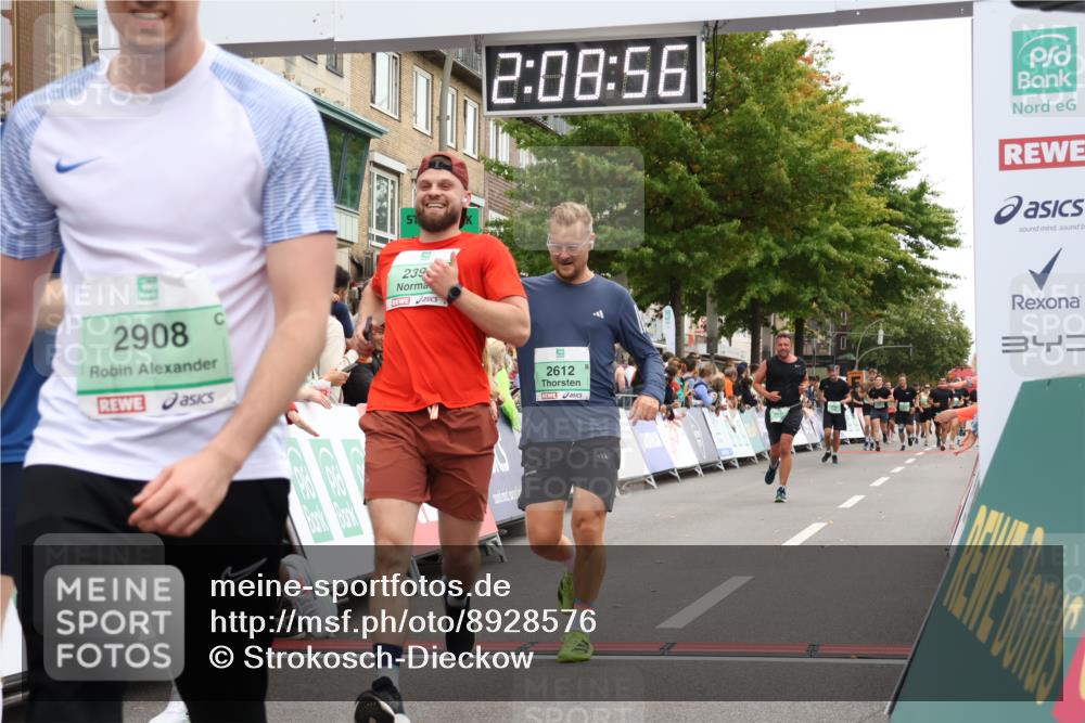 21.09.2025 - PSD Bank Halbmarathon Strokosch-Dieckow http://msf.ph/oto/8928576 21.09.2025 12:08:19 Ziel 1495, 1496, 2396, 2612, 2896, 2908, 3108, 3439 meine-sportfotos.de
