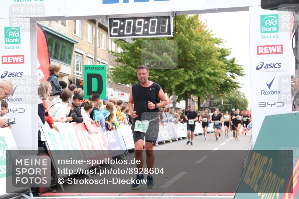 21.09.2025 - PSD Bank Halbmarathon Strokosch-Dieckow http://msf.ph/oto/8928604 21.09.2025 12:08:24 Ziel 1495, 1496, 2176, 2396, 2612, 2896, 2908 meine-sportfotos.de