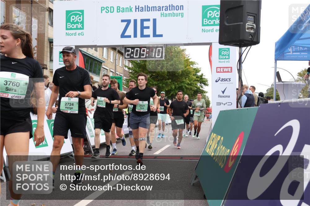 21.09.2025 - PSD Bank Halbmarathon Strokosch-Dieckow http://msf.ph/oto/8928694 21.09.2025 12:08:33 Ziel 1480, 1511, 1512, 1673, 2133, 2521, 2724, 2763, 2818, 2957, 3137, 3205, 3235, 3641, 3760 meine-sportfotos.de