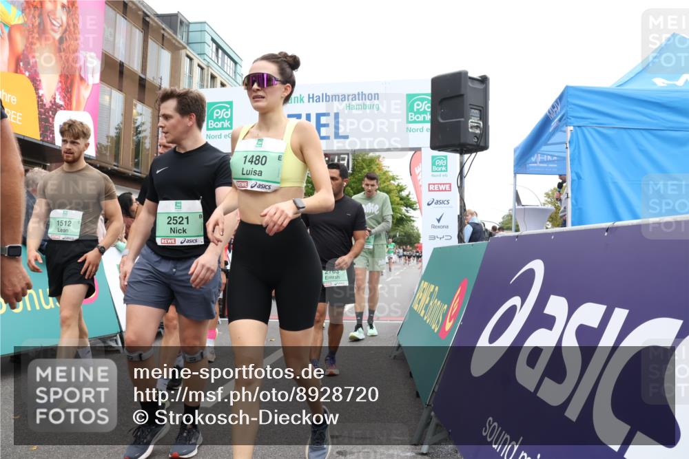 21.09.2025 - PSD Bank Halbmarathon Strokosch-Dieckow http://msf.ph/oto/8928720 21.09.2025 12:08:36 Ziel 1480, 1511, 1512, 1673, 2133, 2521, 2724, 2763, 2818, 2957, 3137, 3150, 3205, 3235, 3641, 3760 meine-sportfotos.de
