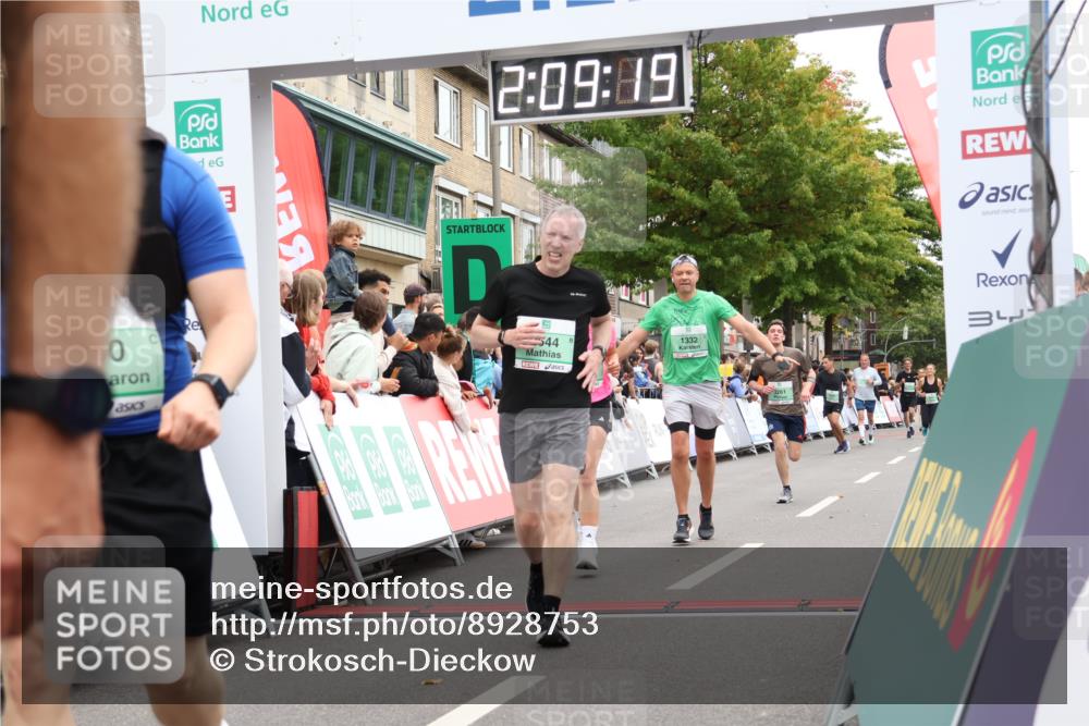 21.09.2025 - PSD Bank Halbmarathon Strokosch-Dieckow http://msf.ph/oto/8928753 21.09.2025 12:08:42 Ziel 1332, 1636, 1673, 2133, 2644, 2763, 2818, 2957, 3137, 3150, 3235, 3261 meine-sportfotos.de
