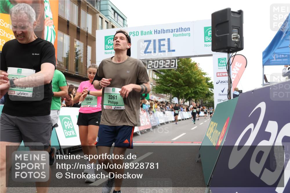 21.09.2025 - PSD Bank Halbmarathon Strokosch-Dieckow http://msf.ph/oto/8928781 21.09.2025 12:08:46 Ziel 1332, 1636, 2644, 3150, 3261, 3414, 3506 meine-sportfotos.de