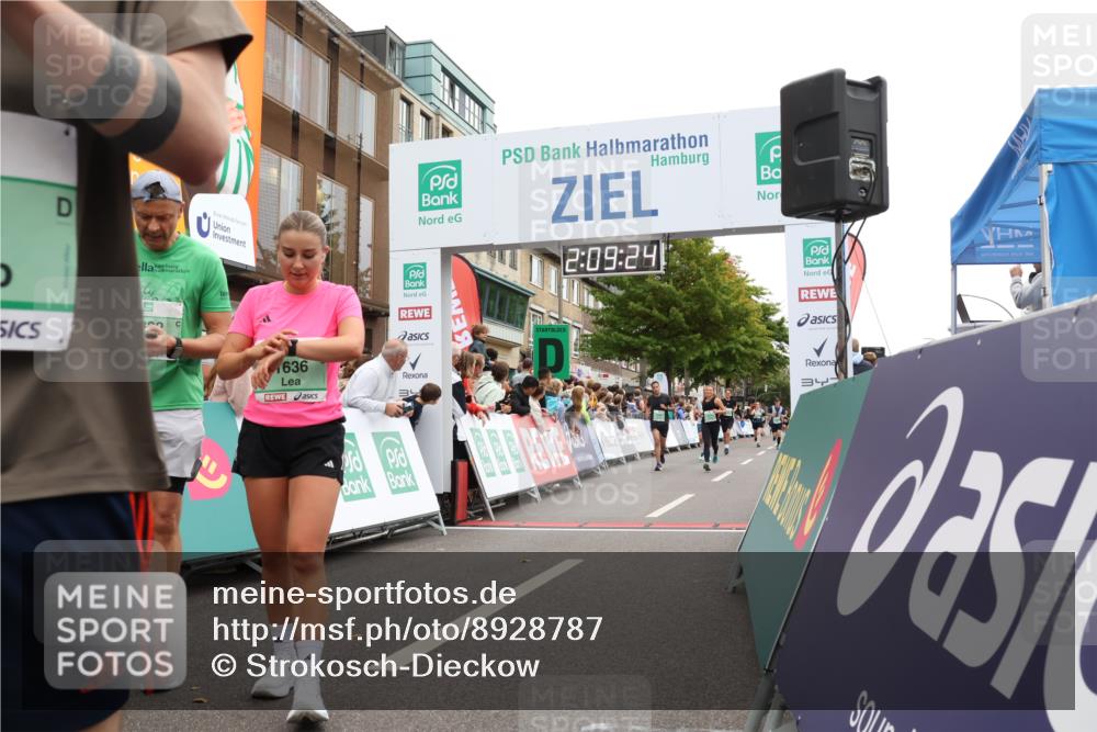 21.09.2025 - PSD Bank Halbmarathon Strokosch-Dieckow http://msf.ph/oto/8928787 21.09.2025 12:08:47 Ziel 1332, 1636, 2644, 3150, 3261, 3414, 3506 meine-sportfotos.de