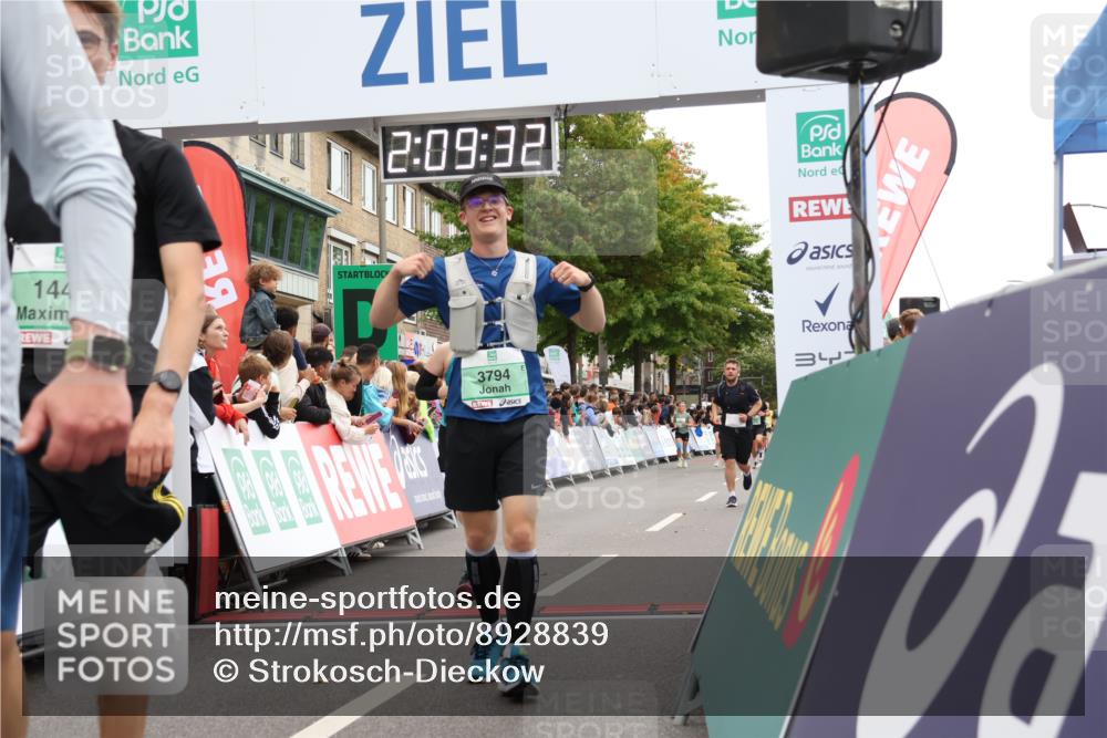 21.09.2025 - PSD Bank Halbmarathon Strokosch-Dieckow http://msf.ph/oto/8928839 21.09.2025 12:08:55 Ziel 1442, 2575, 3223, 3274, 3414, 3506, 3794 meine-sportfotos.de